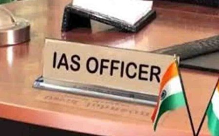 यूपी में बड़ी प्रशासनिक सर्जर,12 IPS और 5 IAS अधिकारियों का तबादला, महकमे में मचा हड़कंप