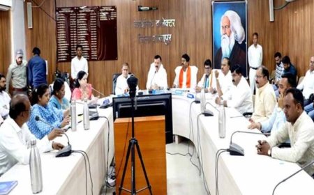 दो पहिया वाहन चालकों को हेलमेट लगाकर चलने के लिए करें प्रेरित : परिवहन मंत्री सिंह