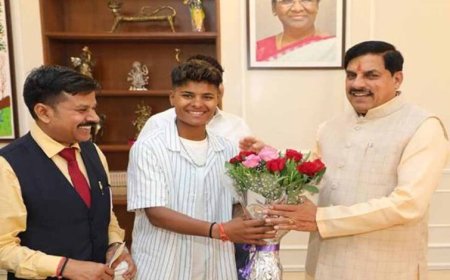 मुख्यमंत्री डॉ. यादव से क्रिकेटर क्रांति गौड़ ने सौजन्य भेंट की