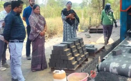 महासमुंद : सीईओ जिला पंचायत नंदनवार ने किया आजीविका संवर्धन केंद्रों का निरीक्षण