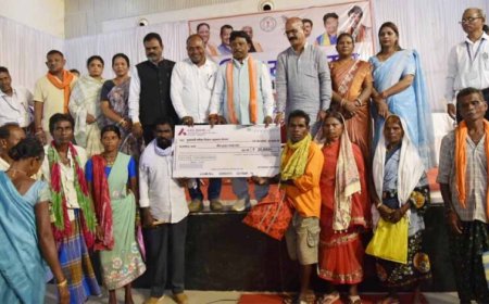 श्रमिक सम्मेलन में विकास की नींव रखने वाले हाथों का सम्मान