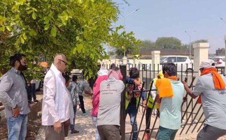 पार्किंग में चल रही थी दुकानें और सर्विसिंग, कार्रवाई में कई जगहों की पार्किंग सील