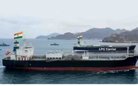 होर्मुज जलडमरूमध्य में बढ़ी हलचल: 16 जहाजों की आवाजाही, तेल आपूर्ति में राहत के संकेत
