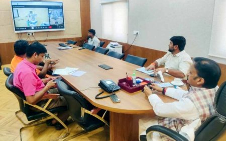 राज्य सरकार शासकीय संस्थानों में उच्च स्तरीय स्वास्थ्य सुविधाएँ उपलब्ध कराने के लिए प्रतिबद्ध : उप मुख्यमंत्री शुक्ल