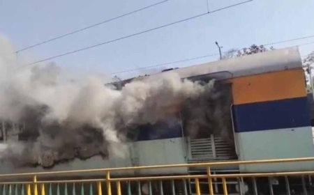 शहडोल में बड़ा रेल हादसा टला, ब्यौहारी स्टेशन पर खड़ी ट्रेन की बोगी में भीषण आग से मचा हड़कंप