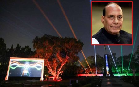 रक्षा मंत्री राजनाथ सिंह ने लखनऊ में सेना के युद्ध स्मारक पर लेज़र, लाइट और साउंड शो का किया उद्घाटन