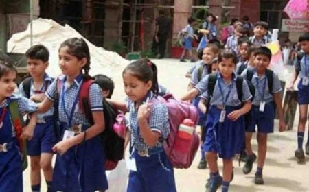 निजी स्कूलों की मनमानी पर सख्ती: फीस, किताब और यूनिफॉर्म पर प्रशासन का शिकंजा