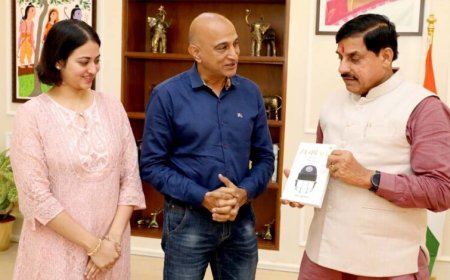 मुख्यमंत्री डॉ.यादव ने क्रिकेटर और कोच अमय खुरासिया की पुस्तक 74 वर्ष बाद पुस्तक का विमोचन किया