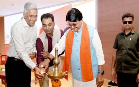 सभी अधिकारी नगरीय निकायों को स्वावलंबी और विकास केंद्र के रूप में करें स्थापित : मंत्री विजयवर्गीय