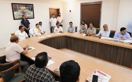 पेयजल और सीवरेज लाइन निर्माण की कठिनाईयां समन्वय से करें दूर : उप मुख्यमंत्री शुक्ल