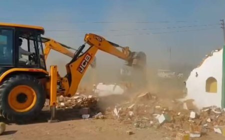 संभल में ईदगाह-इमामबाड़े के बाद अब मस्जिद और मदरसे पर चला बुलडोजर, सरकारी जमीन पर था कब्जा