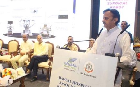 अत्याधुनिक उपकरण स्वास्थ्य सेवाओं को प्रभावी एवं सटीक बनाने में सहायक : उप मुख्यमंत्री शुक्ल