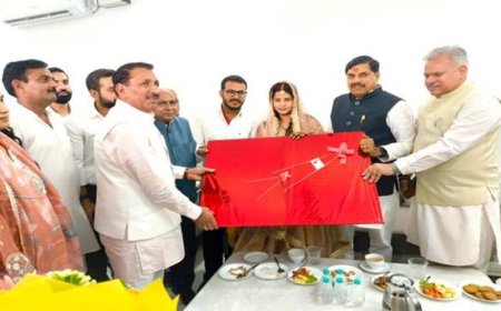 मुख्यमंत्री डॉ. यादव ने कृषि मंत्री के निवास पर पहुंचकर वर-वधू को दिया आशीर्वाद