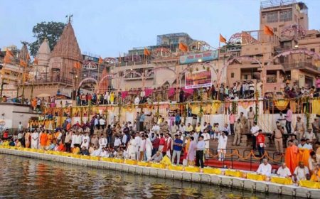 वाराणसी के मंदिरों में दर्शन और गंगा में आस्था की डुबकी लगाने वालों को अब अपने सामान के खोने की चिंता नहीं करनी पड़ेगी