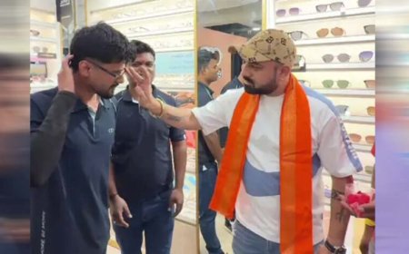 भोपाल-छिंदवाड़ा में लेंसकार्ट शोरूम पर बजरंग दल का प्रदर्शन, कर्मचारियों को तिलक और कलाई पर कलावा बांधा