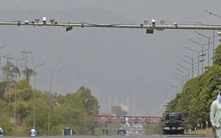 10 दिनों से ‘लॉकडाउन’ में इस्लामाबाद, पाकिस्तान की पब्लिक बोली – आवाम बददुआ देती है