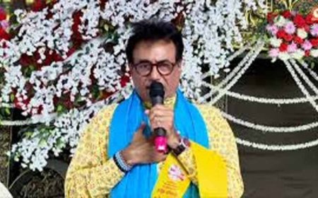 प्रयागराज में बागेश्वर धाम की कथा में नीतीश भारद्वाज ने धर्म और समाज पर रखे विचार