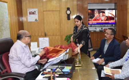 रायपुर : राज्यपाल ने कोसा वस्त्रों के नवाचार और बुनकरों के आर्थिक सशक्तिकरण पर दिया जोर