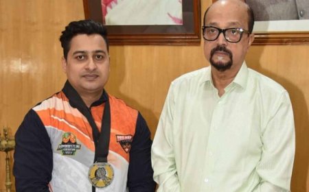 राज्यपाल  डेका ने स्वर्ण पदक विजेता आर्मरेसलर मंत झा को दी बधाई राज्यपाल  रमेन डेका