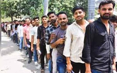 लखनऊ में होमगार्ड भर्ती परीक्षा के दौरान सख्त जांच, अभ्यर्थियों के आभूषण भी उतरवाए गए