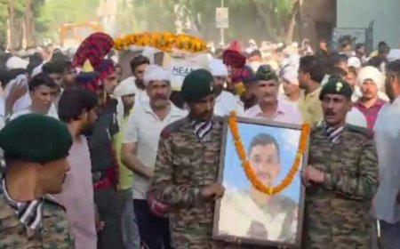 जिस दिन बड़े बेटे ने पहनी वर्दी, छोटे की तिरंगे में लिपटी लाश घर लौटी, हर आंख हुई नम