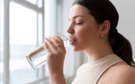 शरीर के वजन के अनुसार दैनिक जल आवश्यकता कैसे निर्धारित करें