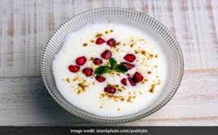 गर्मी में ठंडक का स्वाद: बनाएं खट्टा-मीठा अनारदाना रायता, आसान रेसिपी
