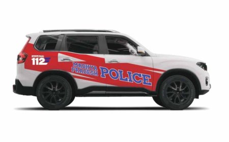 खंडवा के डायल-112 हीरोज ट्रेन से गिरकर घायल हुए व्यक्ति को त्वरित सहायता से पहुँचाया अस्पताल