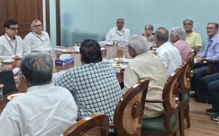 8वें वेतन आयोग पर बड़ा अपडेट, सैलरी और फिटमेंट फैक्टर पर होगा अहम फैसला