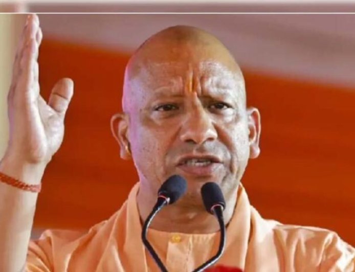 गारबेटा में भी योगी-योगी, सड़कों-छतों पर खड़े होकर हजारों लोगों ने किया बुलडोजर बाबा का दीदार