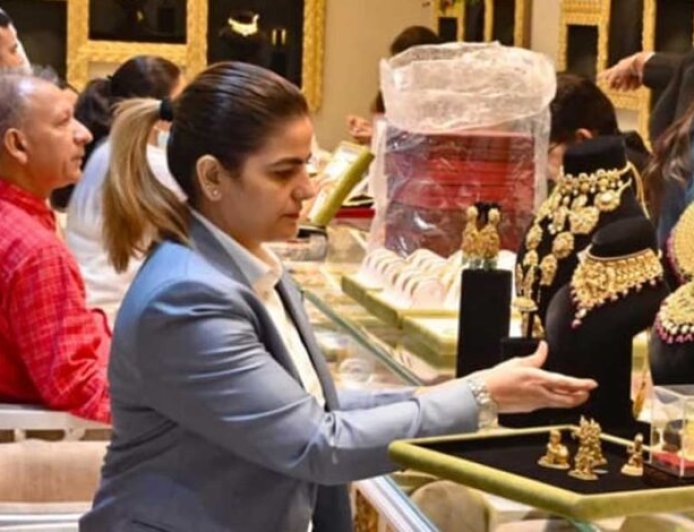 चांदी हुई 4500 रुपये महंगी, सोने के दाम भी 2000 रुपये से ऊपर चढ़े