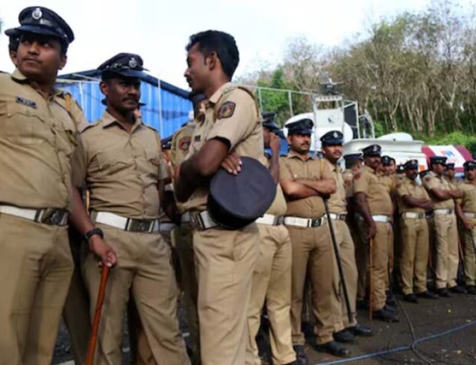 बॉयफ्रेंड जलता रहा, वीडियो बनाती रही गर्लफ्रेंड; वेस्टर्न स्टाइल रोमांस का दिया था लालच