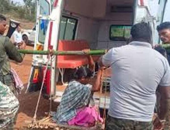 Dantewada में जवान बने फरिश्ता: गर्भवती महिला को सुरक्षित अस्पताल पहुंचाया