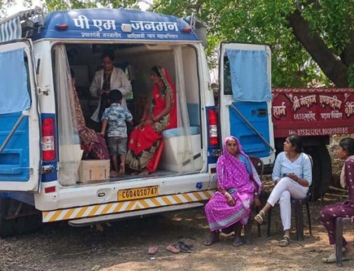 ​वनांचलों की ‘संजीवनी’ बनी मोबाइल मेडिकल यूनिट: साढ़े तीन माह में 2000 से अधिक ग्रामीणों का हुआ निःशुल्क उपचार