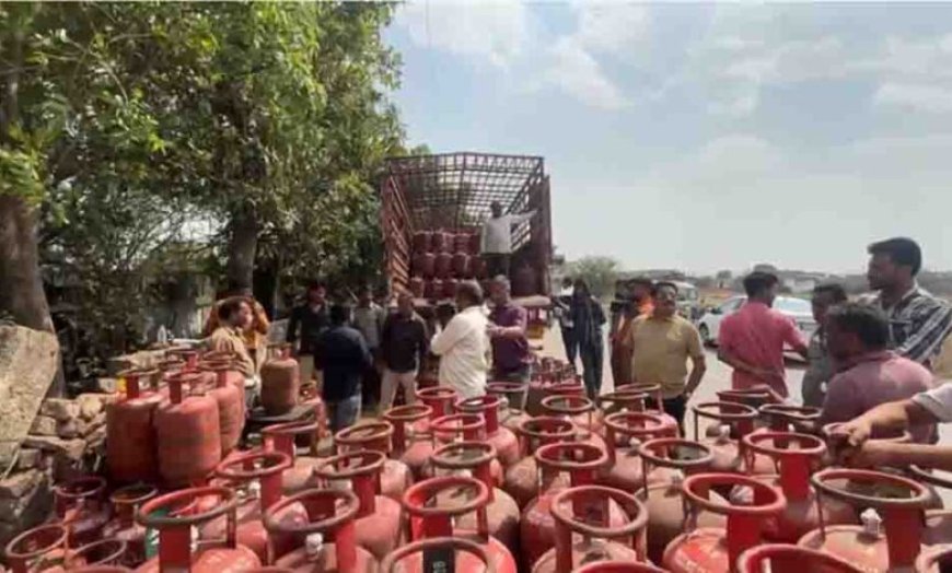 दिल्ली में गैस किल्लत से मचा हाहाकार, छोटे सिलिंडर न मिलने से मध्यम वर्ग और प्रवासियों की रसोई का बजट बिगड़ा