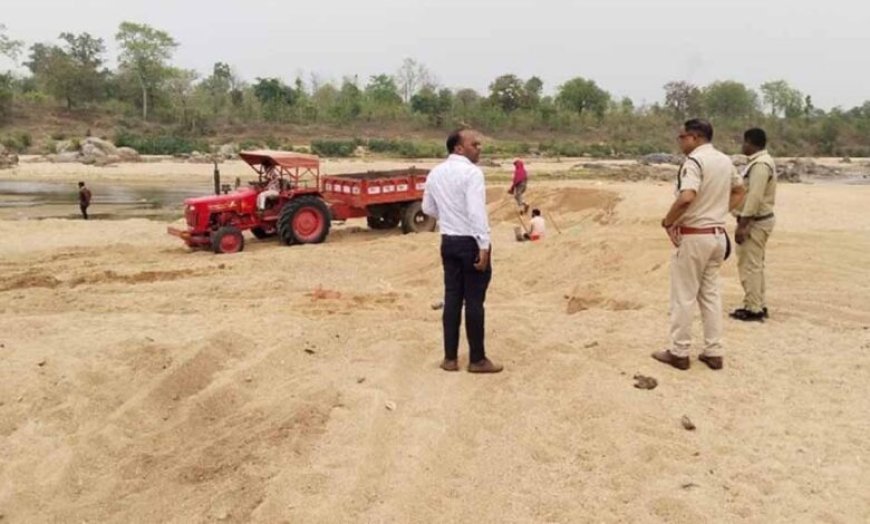 खारंग नदी में ट्रैक्टर पलटने पर सख्ती: वाहन मालिक पर FIR, अवैध उत्खनन पर कड़ी निगरानी
