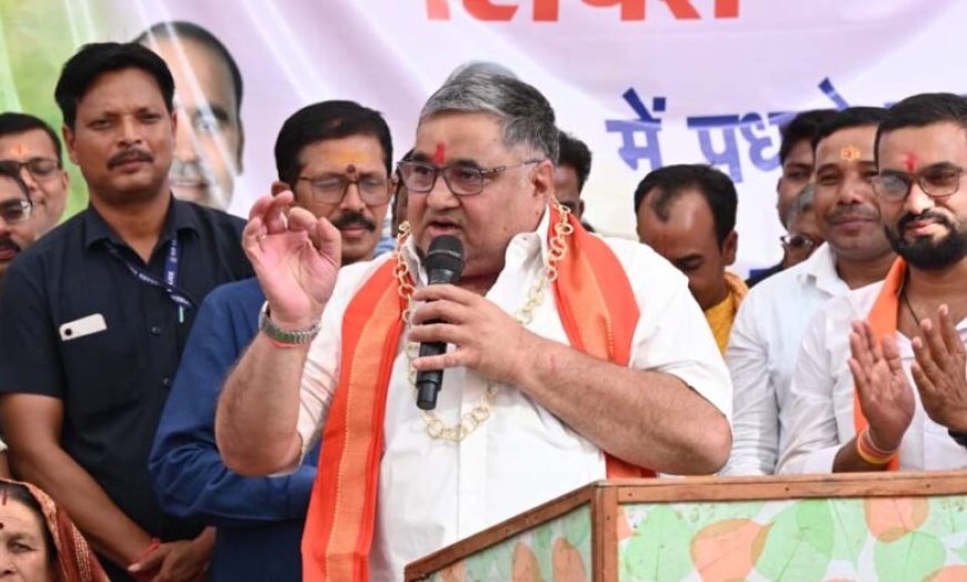 रायपुर : पर्यटन एवं संस्कृति मंत्री राजेश अग्रवाल कवर्धा के जानकी वन धाम शिवालय में आयोजित प्राण-प्रतिष्ठा समारोह में हुए शामिल