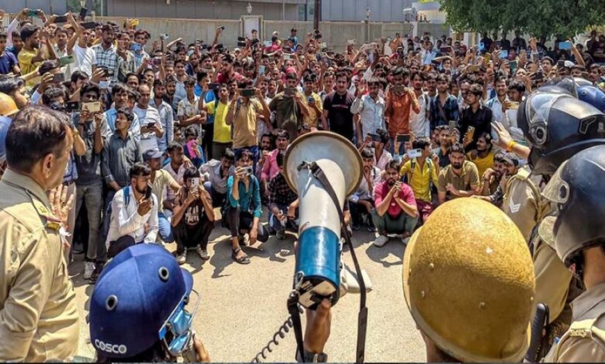 20 हजार सैलरी की डिमांड पर अड़े कर्मचारी, फैक्ट्रियों में काम बंद, पुलिस पर पत्थरबाजी