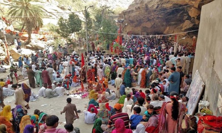 पाकिस्तान में जुटे 3 लाख हिंदू, हिंगलाज मंदिर में मनाया गया उत्सव; जानें इसका इतिहास