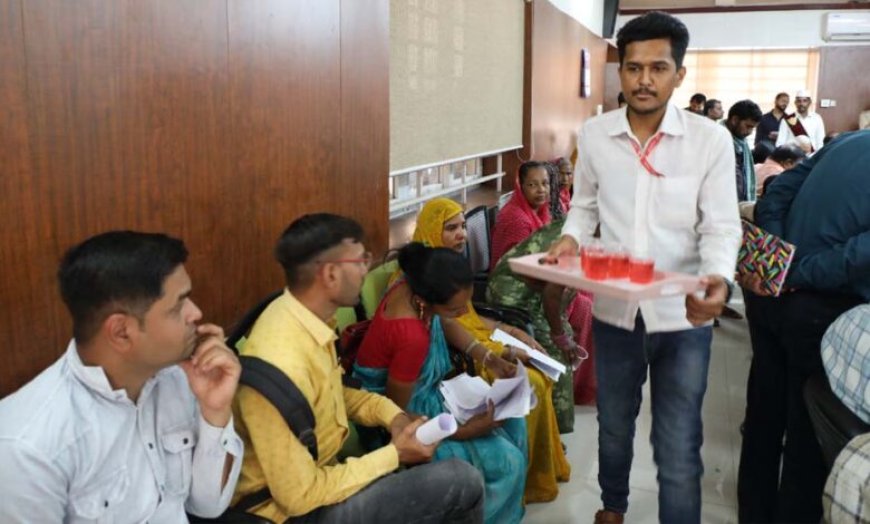 नर्मदापुरम में जनसुनवाई में कलेक्टर का अच्छा कदम, भीषण गर्मी में फरियादियों के लिए ठंडा पानी और शरबत की व्यवस्था