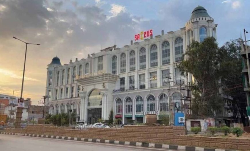 करेंसी टावर में लिफ्ट फेल, सुरक्षा पर सवाल: IAS के बाद अब कांग्रेस नेता भी फंसे