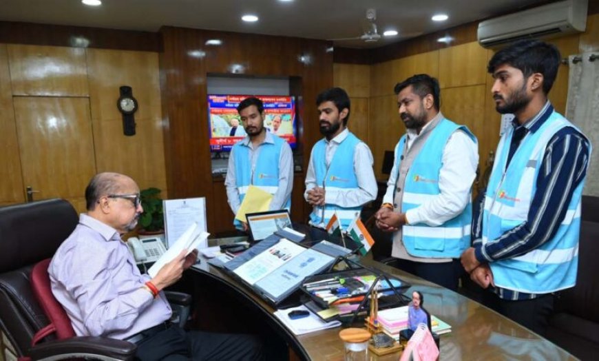 रायपुर : राज्यपाल डेका से फिल परमार्थ आश्रम के संस्थापक ने की भेंट