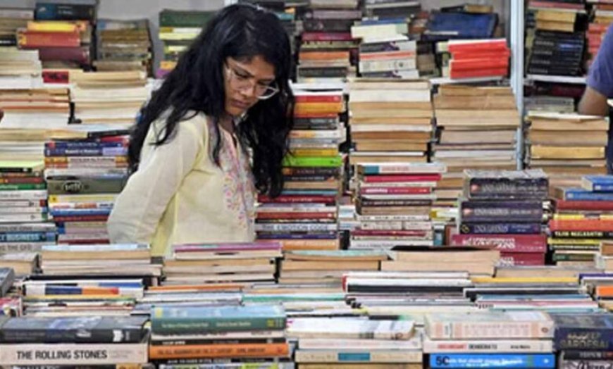 निजी स्कूलों की मनमानी खत्म: SCERT की मुफ्त किताबें देने का आदेश