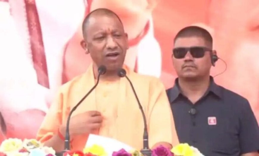 ‘हिंदू त्योहारों पर कर्फ्यू, दीदी सड़कों पर नमाज पढ़वाती हैं’: बंगाल में ममता पर भड़के CM योगी