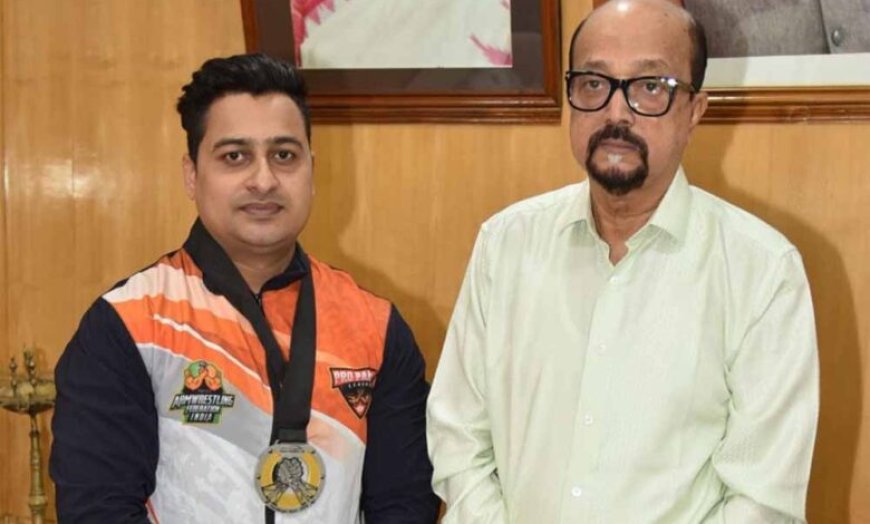 राज्यपाल  डेका ने स्वर्ण पदक विजेता आर्मरेसलर मंत झा को दी बधाई राज्यपाल  रमेन डेका