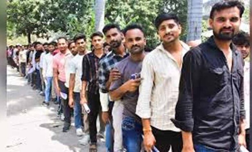 लखनऊ में होमगार्ड भर्ती परीक्षा के दौरान सख्त जांच, अभ्यर्थियों के आभूषण भी उतरवाए गए