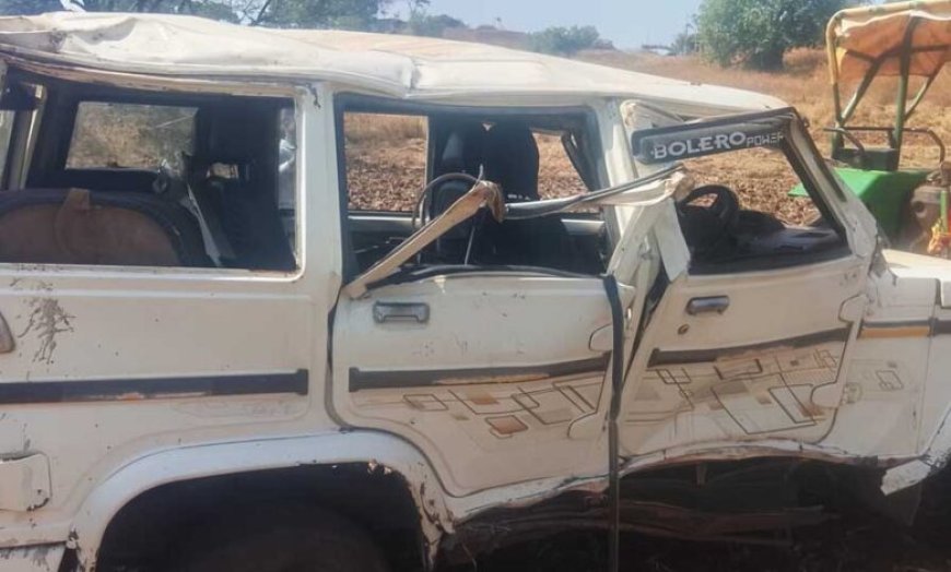 डिवाइडर में टकराई तेज रफ्तार बोलेरो दो घायल, चार को आई गंभीर चोटें