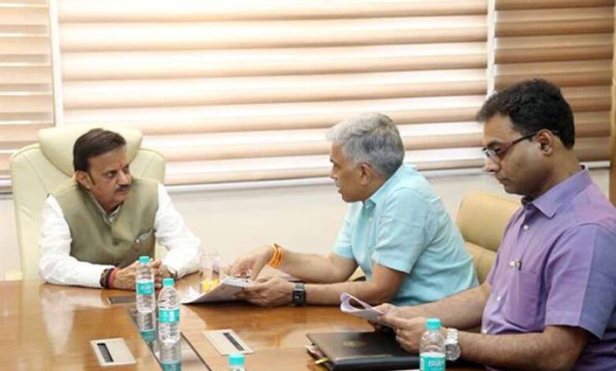 कार्यों की नियमित मॉनिटरिंग कर समयबद्ध क्रियान्वयन करें सुनिश्चित: उप मुख्यमंत्री  शुक्ल