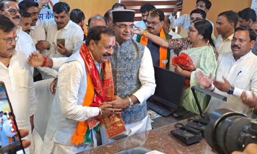 महेंद्र सिंह यादव ने अपेक्स बैंक में पदभार ग्रहण करते हुए किया ऐतिहासिक स्वागत