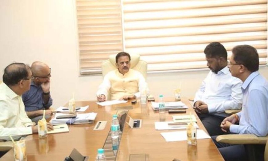 विभागीय अधिकारी एवं निर्माण एजेंसी आपसी समन्वय से समय-सीमा में पूर्ण करें कार्य: उप मुख्यमंत्री शुक्ल